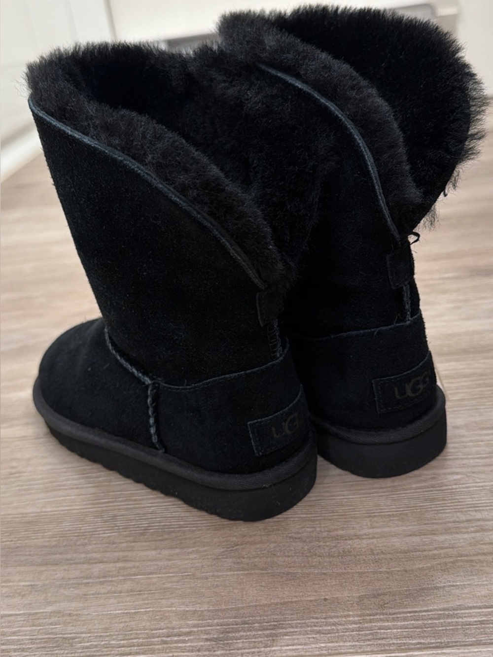 Brand New UGG Boots – Model 1016 – Black – Youth Size US 1 – NWT